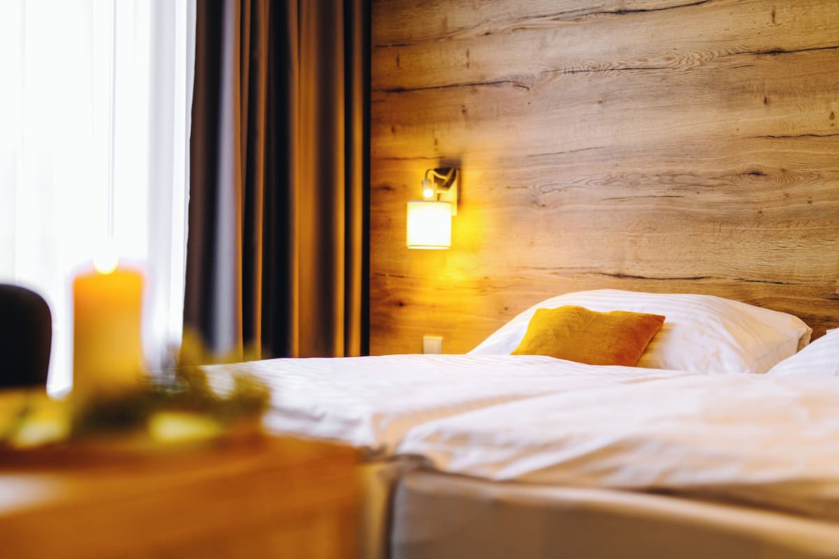 Deluxe Double or Twin Room | Desk, laptop workspace, WiFi (free), bed sheets