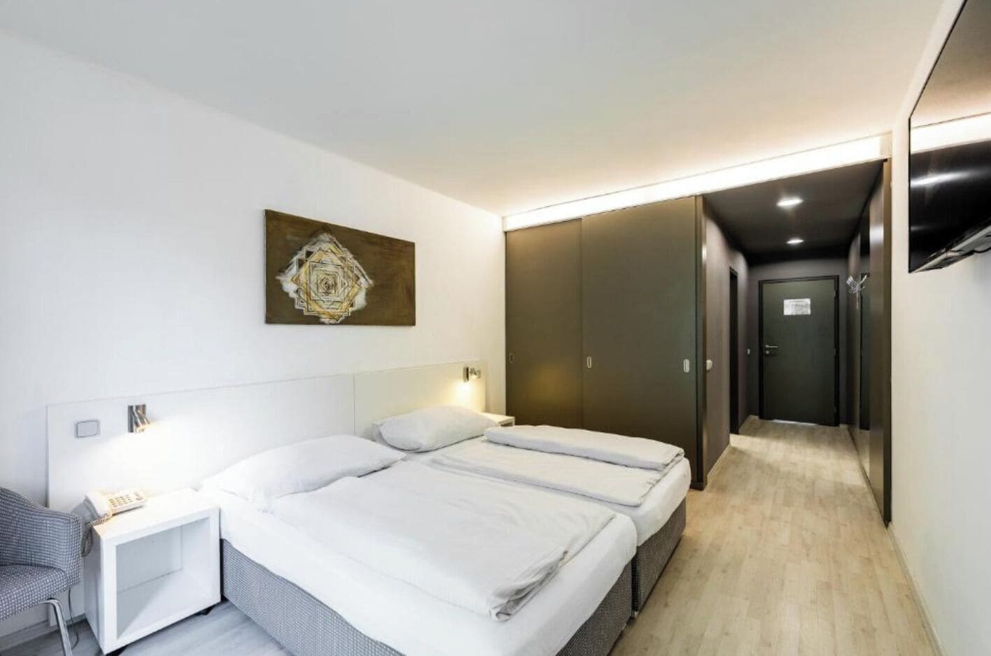 Superior Double or Twin Room | Desk, laptop workspace, WiFi (free), bed sheets