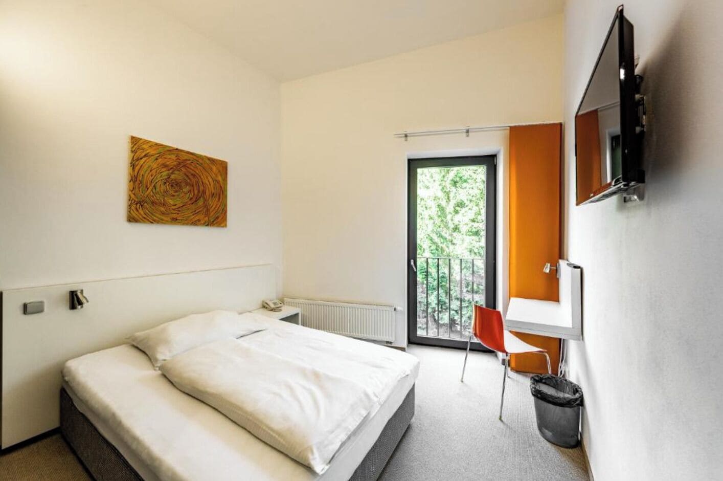 Superior Single Room | Desk, laptop workspace, WiFi (free), bed sheets