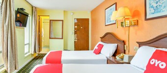 OYO Hotel Downtown Peoria I-74