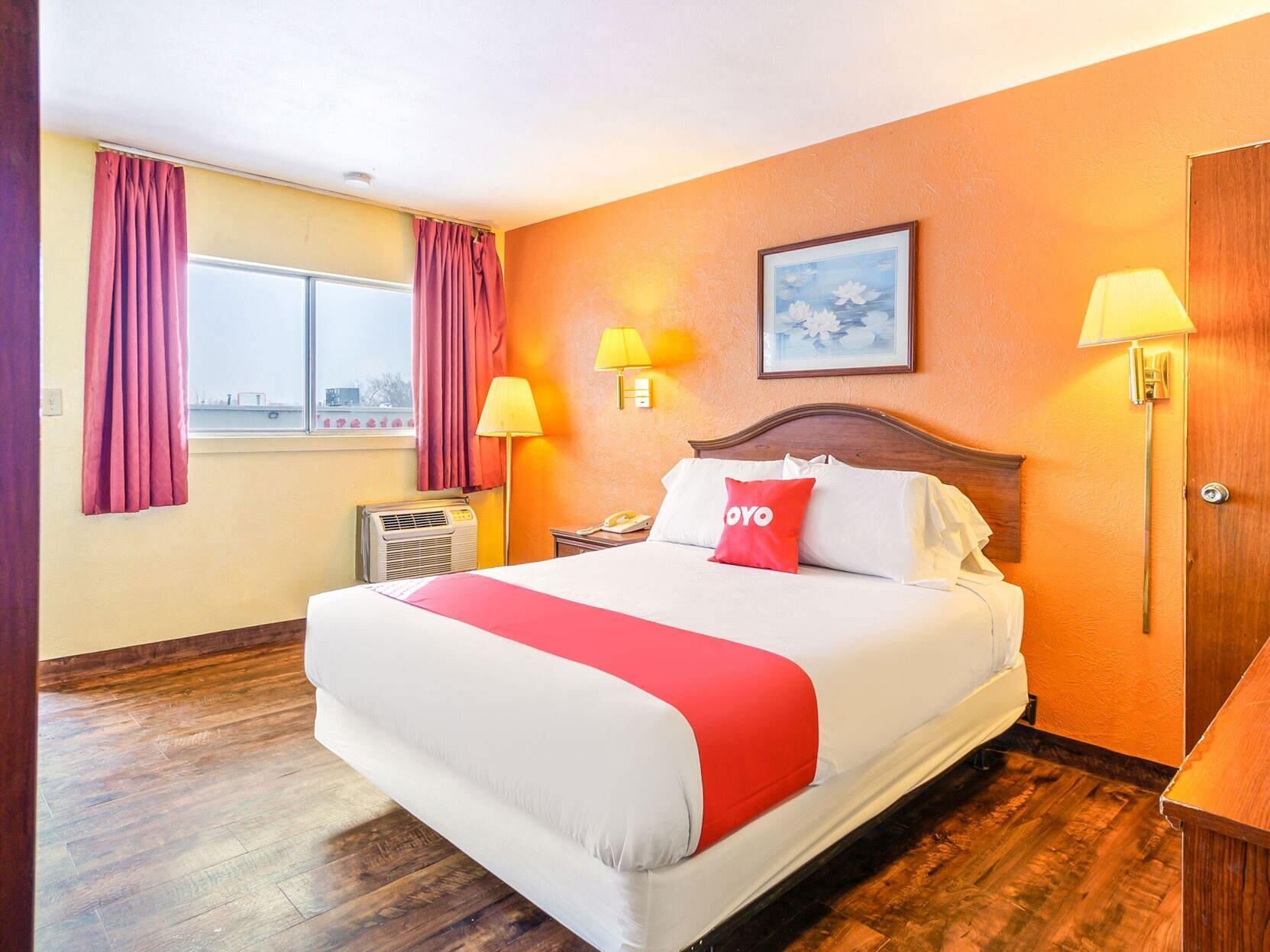Tabla de planchar con plancha, wifi gratis y ropa de cama 