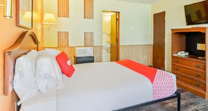 OYO Hotel Downtown Peoria I-74