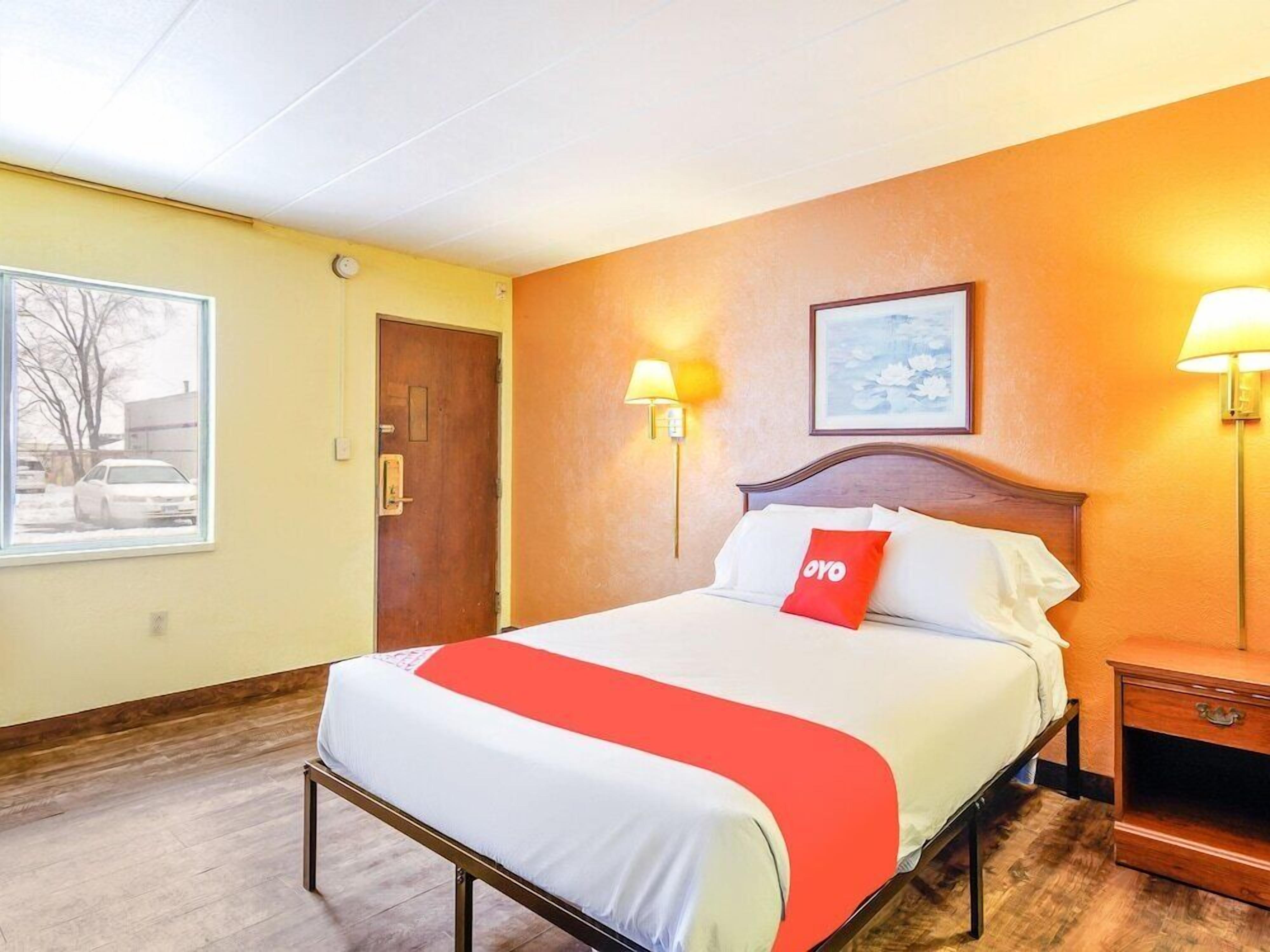 Tabla de planchar con plancha, wifi gratis y ropa de cama 