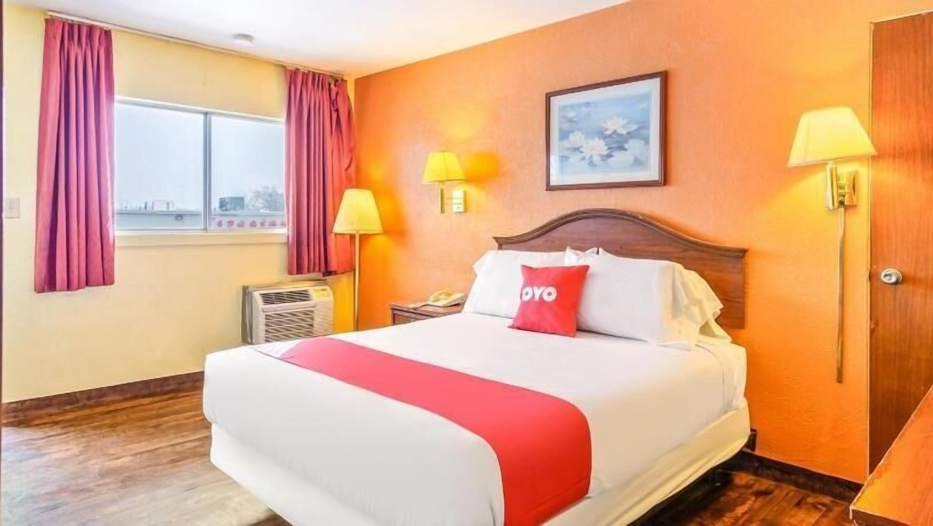 Tabla de planchar con plancha, wifi gratis y ropa de cama 