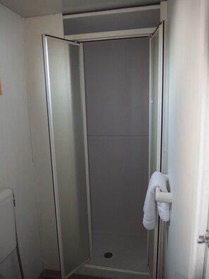 Familiehusvogn, 2 soverom | Dusj på badet