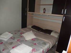 Familiehusvogn, 2 soverom | 2 soverom, allergitestet sengetøy og individuelt innredet