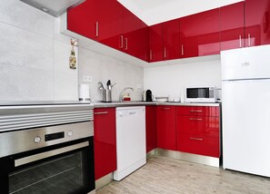 Appartamento, 2 camere da letto (Oeiras 6) | Cucina privata | Frigorifero con congelatore, microonde, forno, piano cottura