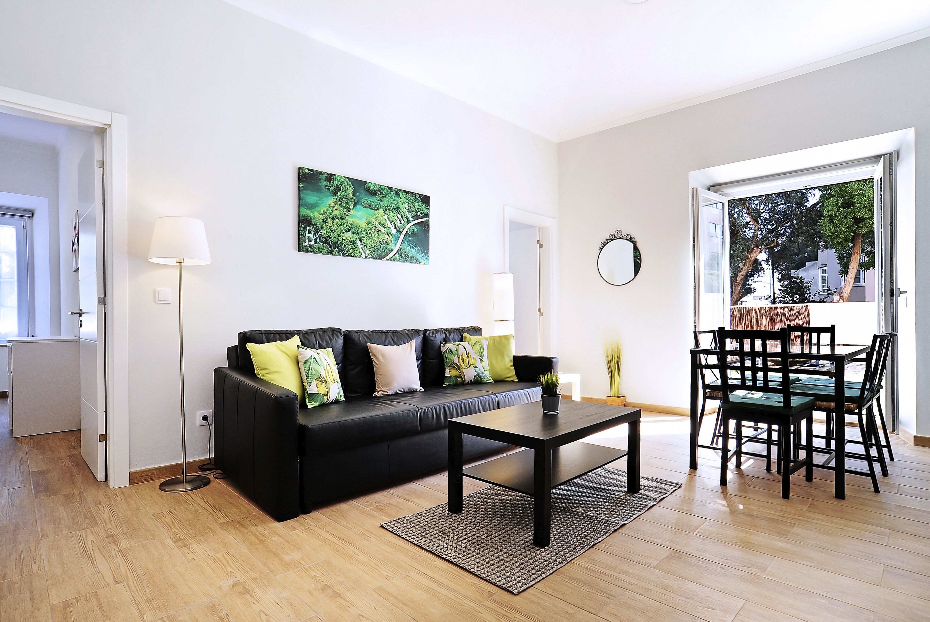 Apartment, 2 Bedrooms (Oeiras 7) | Living area | 40-inch LCD TV with cable channels, TV