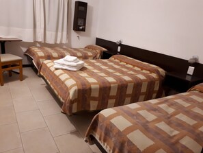 Classic Quadruple Room | Free WiFi, bed sheets - Hotel Alcazar (Villa Maria)