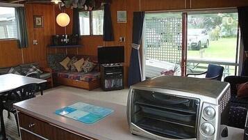 Fridge, microwave, oven, cookware/dishes/utensils