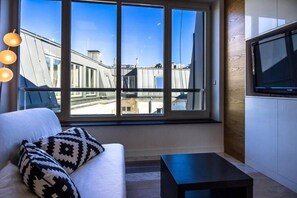 Deluxe Apartment | Living area | TV - Luxury Okólnik Apartment 2 (Warsaw)