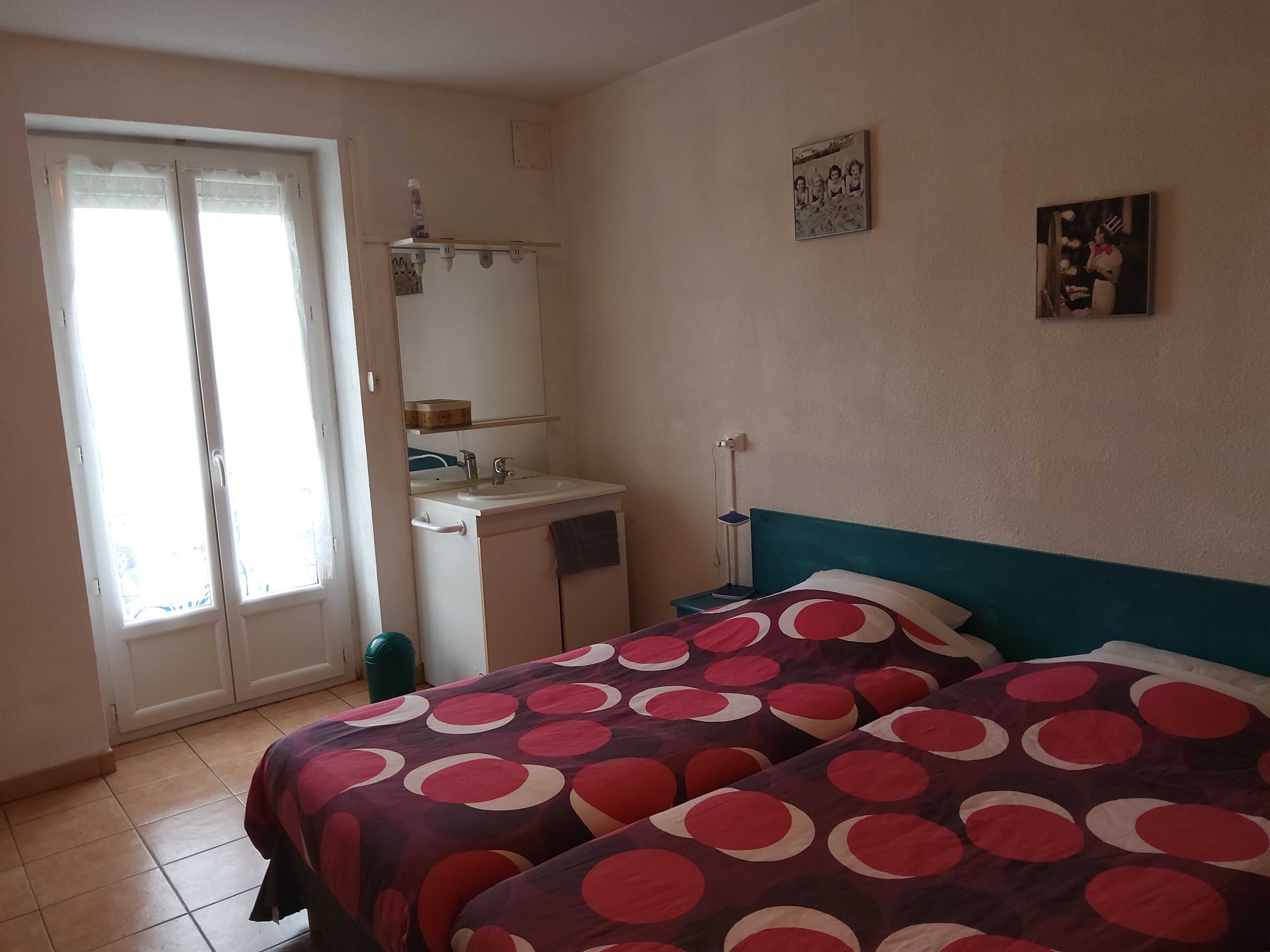 basic twin room | individually decorated, individually furnished, desk, free wifi