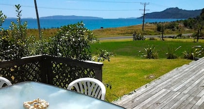 Beachfront Bach - Rings Beach Bach