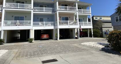 Modern Beach House w/ Ocean View - 2 min walk to the beach!