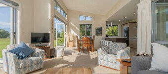 Golfers and Beach Lovers Dream - Matarangi House