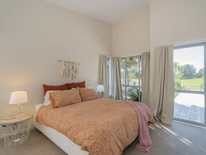 3 chambres, fer et planche à repasser