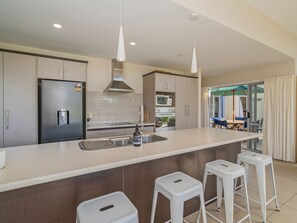 Réfrigérateur, micro-ondes, four, lave-vaisselle