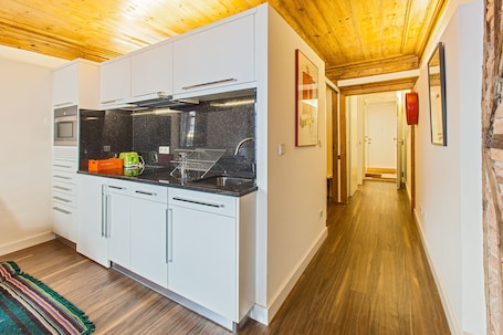 Economy Apartment, 1 Bedroom, Balcony (3) | Private kitchenette | Fridge, microwave, oven, stovetop