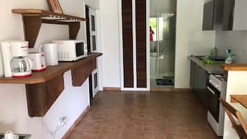 Fridge, microwave, oven, coffee/tea maker