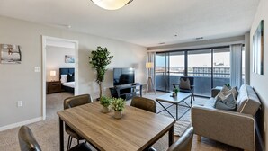 Superior Condo, 1 Bedroom | WiFi (free), individually decorated, individually furnished - The Luxe Suites of Alexandria (Alexandria)