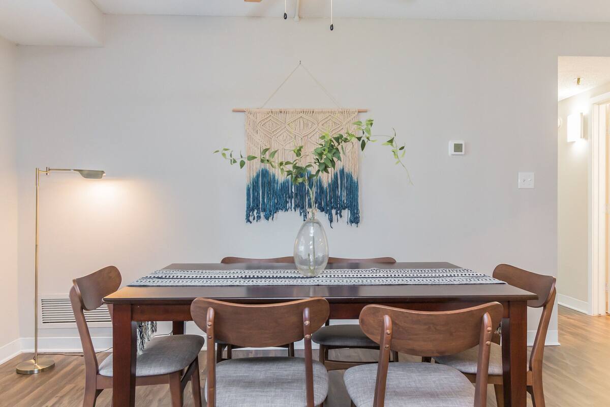 Deluxe Apartment, 1 Bedroom | In-room dining