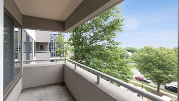 Condo familiar, 2 habitaciones | Balcón