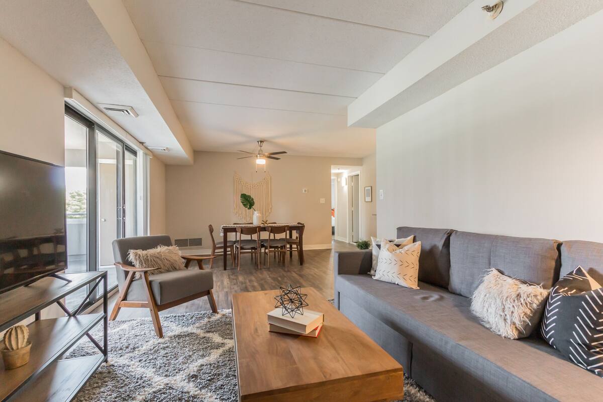 Premium Apartment, 2 Bedrooms | Living room | Flat-screen TV