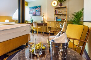 Deluxe Double Room | Living area