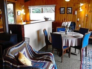 Dining - The Great Escape - Tairua Holiday Home (Tairua)