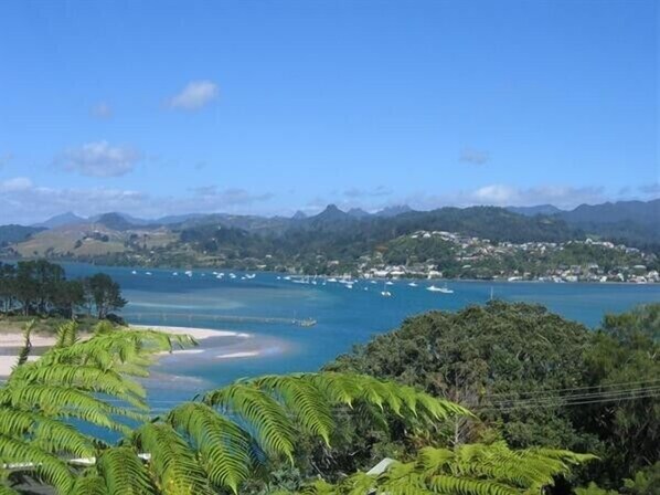 Beach nearby - The Great Escape - Tairua Holiday Home (Tairua)