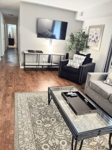 Inviting Condo in Central Raleigh