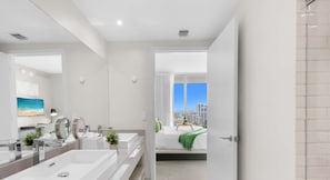 2 bedrooms, desk, iron/ironing board, WiFi