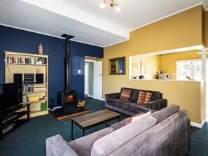 Télévision, cheminée