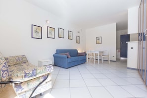 Studio (4) | Wohnzimmer | Flachbildfernseher