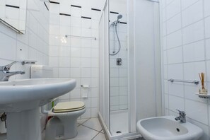 Studio (4) | Bathroom