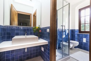Appartement, 2 chambres (CORBEZZOLO) | Salle de bain | Douche, douche à « effet pluie », bidet