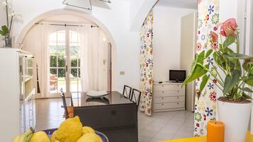 Apartment, 1 Bedroom (SORBO) | In-room dining