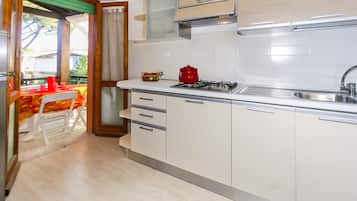 Apartment, 4 Bedrooms | Private kitchen | Full-size fridge, stovetop, cookware/dishes/utensils