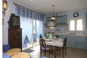 Apartment, 2 Bedrooms (Trilo 1, External Kitchen) | In-room dining