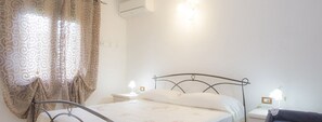 Apartment, 2 Schlafzimmer (PONZA) | 2 Schlafzimmer, Babybetten, kostenloses WLAN
