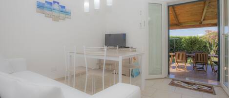Apartment, 2 Bedrooms (1) | Living area