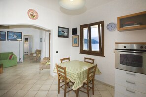 Apartment, 2 Bedrooms (La Gabbiana) | In-room dining - Appartamento La Gabbiana (Portoferraio)