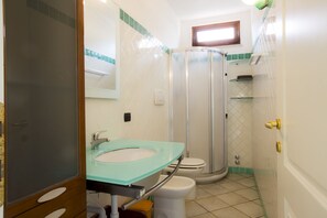 Apartment, 2 Bedrooms (La Gabbiana) | Bathroom | Shower, rainfall showerhead, bidet - Appartamento La Gabbiana (Portoferraio)