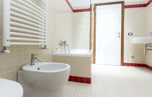 Apartment, 2 Schlafzimmer | Badezimmer