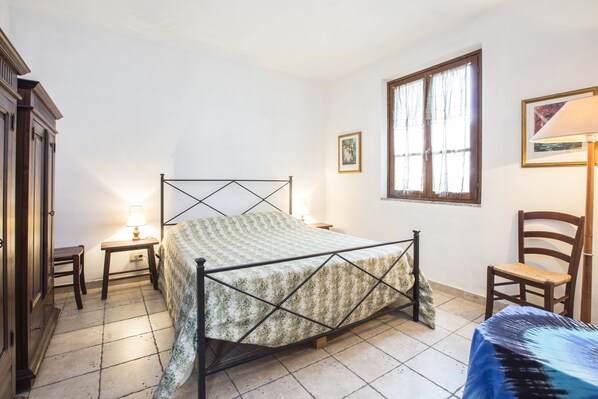 Apartment, 3 Bedrooms | 3 bedrooms, cots/infant beds, free WiFi