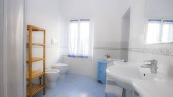 Apartment, 3 Bedrooms | Bathroom