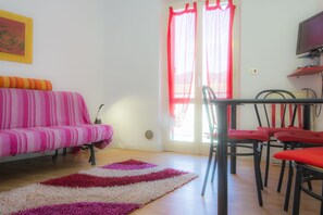 Apartment, 1 Schlafzimmer | Wohnbereich | Flachbildfernseher