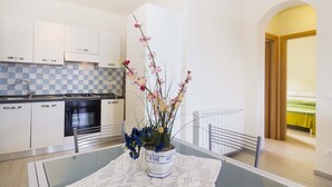 Apartment, 2 Bedrooms (A) | Dapur kecil peribadi