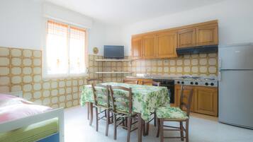 Apartment, 2 Bedrooms | Private kitchen