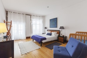 Appartamento Superior, 2 camere da letto, vista fiume | Con stile personalizzato, con arredamento individuale, una scrivania